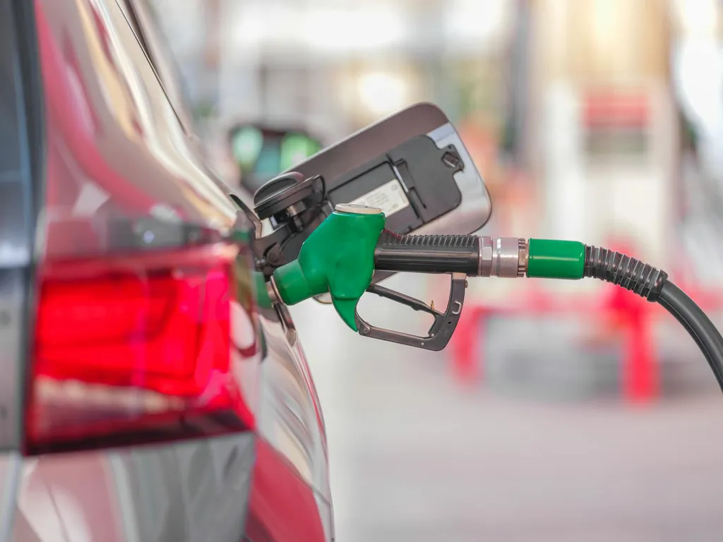 L'éthanol dans une voiture essence : compatibilité, coûts et démarches à connaître